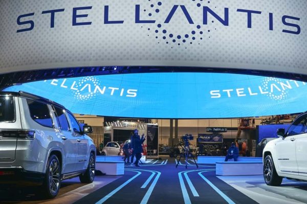 Stellantis Yönetiminde Değişim: Yeni CEO Resmen Atandı